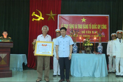 Huyện Ứng Hòa trao Bằng Tổ quốc ghi công cho 2 liệt sỹ