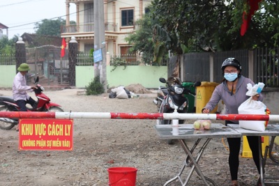 Hà Nội: Lấy mẫu xét nghiệm cho 2.300 người dân khu cách ly ở huyện Đông Anh