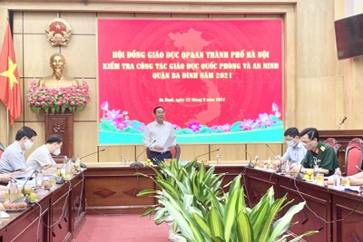 Phó Chủ tịch Thường trực UBND TP Lê Hồng Sơn kiểm tra công tác giáo dục quốc phòng - an ninh quận Ba Đình