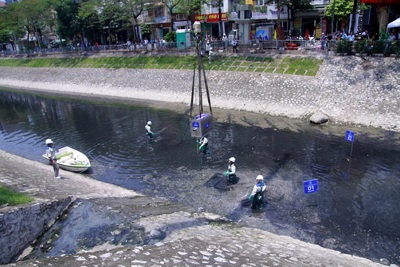 Xử lý ô nhiễm sông, hồ tại Hà Nội: Giải pháp từ điều chỉnh quy hoạch