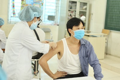Chùm ảnh: Thêm 4.919 người dân quận Thanh Xuân tiêm vaccine phòng Covid-19