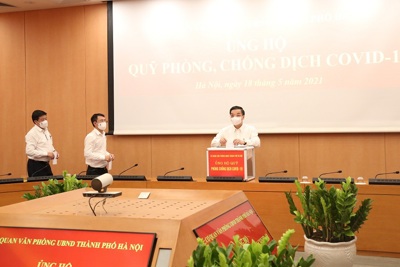 Cơ quan Văn phòng UBND TP Hà Nội ủng hộ Quỹ phòng, chống dịch Covid-19