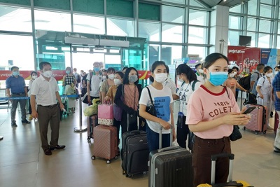 Nghệ An: 60 cán bộ y tế tình nguyện lên đường vào TP Hồ Chí Minh chống dịch