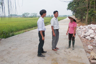 Xây dựng đường làng, ngõ xóm tại huyện Ba Vì: Hiệu quả từ huy động sức dân