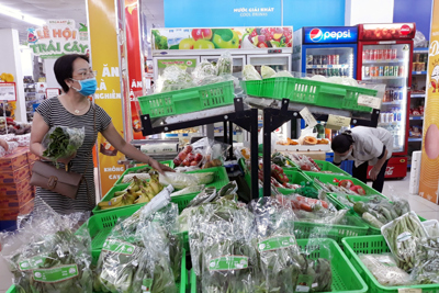 Hà Nội: Người dân bình tĩnh mua bán, hàng hóa dồi dào