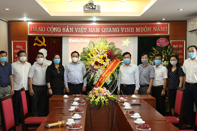 Phó Bí thư Thành ủy Hà Nội Nguyễn Văn Phong thăm, chúc mừng Báo Kinh tế & Đô thị và các cơ quan báo chí