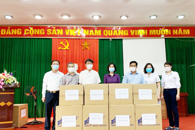 Sở Y tế Hà Nội tặng phương tiện chống dịch cho xã Hiệp Thuận, Phúc Thọ
