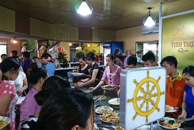 Mùa Vu Lan, nhộn nhịp trong quán ăn chay ở Hà Nội