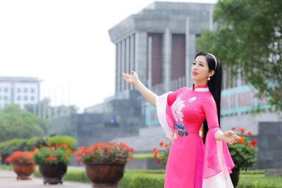 Phương Nga Sao Mai ra mắt album mừng ngày sinh Chủ tịch Hồ Chí Minh
