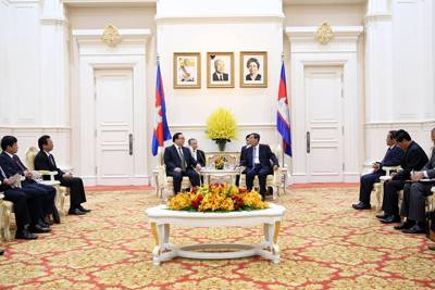 Bí thư Thành ủy Hà Nội Hoàng Trung Hải chào xã giao Thủ tướng Campuchia