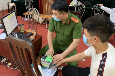 Công an huyện Thanh Oai làm căn cước công dân xuyên 4 ngày nghỉ lễ