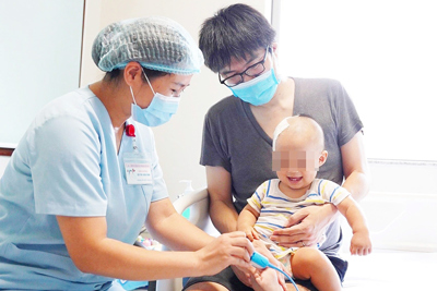 Cứu sống bé trai Nhật Bản 9 tháng tuổi bị chấn thương sọ não khi đang cách ly