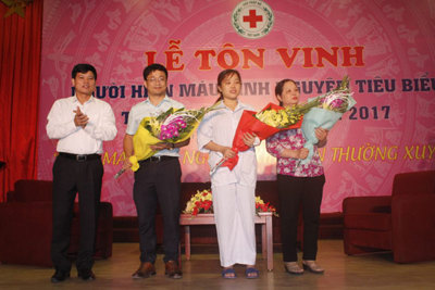 Tôn vinh Người hiến máu tiêu biểu Thủ đô năm 2017