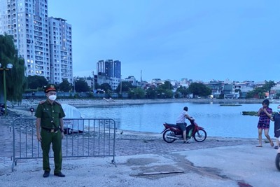 Chùm ảnh: Quận Thanh Xuân chấp hành nghiêm tạm dừng các hoạt động thể dục, thể thao ngoài trời