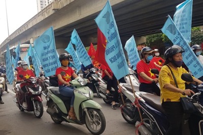 Phụ nữ quận Hoàng Mai tích cực tuyên truyền về bầu cử và phòng, chống dịch Covid-19