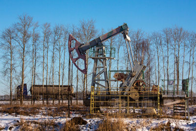 OPEC+ trước sức ép không để giá dầu mỏ tăng quá “nóng”