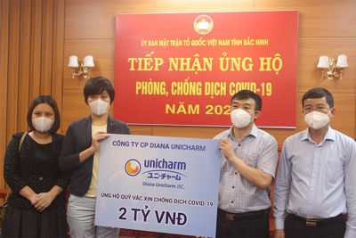 Diana Unicharm ủng hộ 2 tỷ đồng vào Quỹ vaccine tỉnh Bắc Ninh
