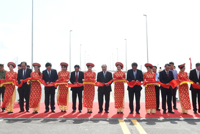 Thủ tướng phát lệnh thông xe cầu vượt biển dài nhất Việt Nam