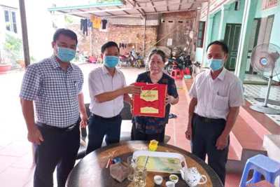 Huyện Sóc Sơn: Gia đình chính sách, hộ nghèo được quan tâm chăm lo trong đại dịch