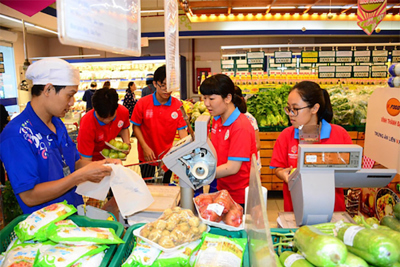 Nhân viên siêu thị ở TP Hồ Chí Minh được "đặc cách" ra đường làm việc sau 18 giờ