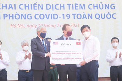 Việt Nam tiếp nhận 2 triệu liều vaccine Moderna