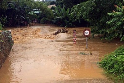 Hòa Bình: 1 người thiệt mạng do lũ cuốn trôi khi đi qua suối ngầm