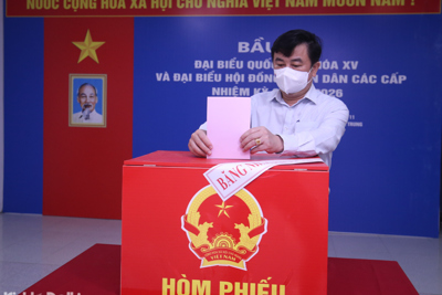 Cử tri quận Thanh Xuân phấn khởi trong ngày hội của toàn dân
