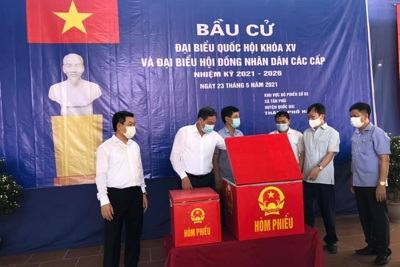 Phó Chủ tịch Thường trực UBND TP Lê Hồng Sơn đánh giá cao công tác chuẩn bị bầu cử của huyện Quốc Oai