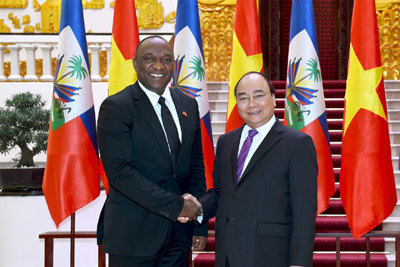 Thủ tướng Nguyễn Xuân Phúc tiếp Chủ tịch Thượng viện Haiti