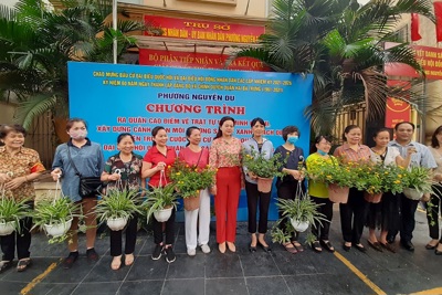 Phường Nguyễn Du (quận Hai Bà Trưng): Ra quân thi đua cao điểm tuyên truyền về văn minh đô thị, chào mừng cuộc bầu cử
