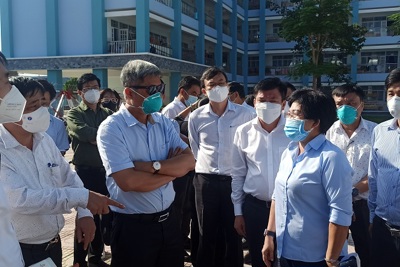 Thứ trưởng Bộ Y tế Nguyễn Trường Sơn kiểm tra công tác phòng, chống dịch Covid-19 tại Bình Dương
