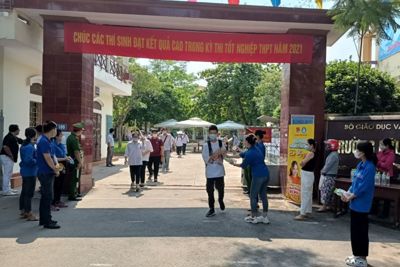 Hơn 2.200 thí sinh thị xã Sơn Tây hoàn thành môn thi đầu tiên kỳ thi tốt nghiệp THPT năm 2021