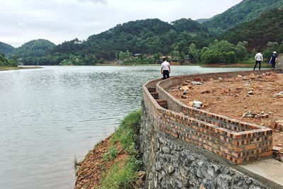 [Hàng loạt hồ chứa thủy lợi tại huyện Sóc Sơn bị “bức tử”] Bài 2: Không quyết liệt, khó xử lý dứt điểm vi phạm