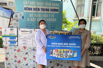 Món quà sức khỏe Vinamilk gửi đến bác sĩ, bệnh nhi tại bệnh viện Trưng vương TP Hồ Chí Minh