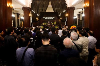 Những chia sẻ xúc động của Bộ trưởng Bộ GD&ĐT trong lễ tang nhà thơ Hoàng Nhuận Cầm