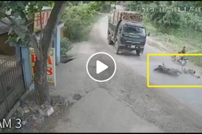 [Clip] Xe máy cua gấp va chạm với xe tải khiến 1 người nguy kịch