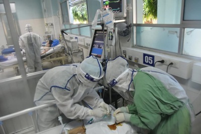 TP Hồ Chí Minh vượt mốc 13.000 ca Covid-19, áp lực điều trị rất lớn