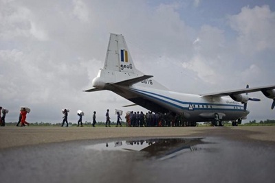 Rơi máy bay quân đội Myanmar: 20 người được cứu sống