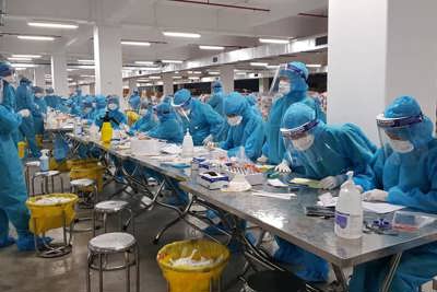 Chiều 25/5, hơn 300 công nhân tại Bắc Giang dương tính, Bộ Y tế họp khẩn