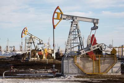 Giá dầu lại lập kỷ lục hơn 77 USD/thùng do khủng hoảng tại OPEC+