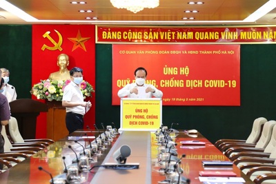 Cơ quan Văn phòng Đoàn đại biểu Quốc hội và HĐND TP ủng hộ Quỹ phòng, chống dịch Covid-19