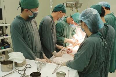 Bệnh viện đa khoa Sóc Sơn: Cấp cứu thành công bệnh nhân bị đứt ruột do tai nạn lao động