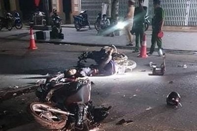 Thanh Hóa: 2 xe máy đấu đầu, 4 người thương vong