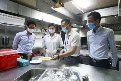 Hà Nội: Yêu cầu nhà hàng không sử dụng nhân viên từ vùng dịch