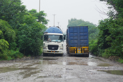 Phường Trần Phú, quận Hoàng Mai: Dân khổ vì đường xuống cấp