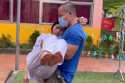 Bắc Giang: Kiệt sức, nhân viên y tế vẫn kiên cường nơi tâm dịch