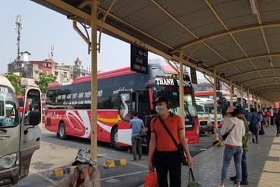 Hà Nội tạm dừng vận tải hành khách đến 14 tỉnh, thành phố