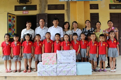 Năm 2017, hơn 26.000 trẻ em dưới 6 tuổi tại huyện Phú Xuyên được cấp thẻ BHYT