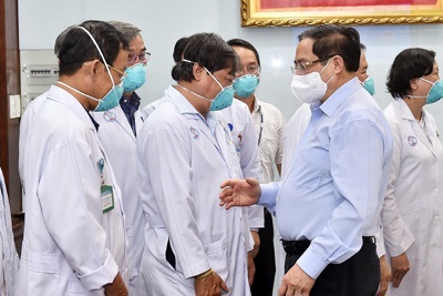 Thủ tướng Phạm Minh Chính: Chi viện kịp thời cho các địa phương đang có nhiều ca lây nhiễm, bệnh nặng
