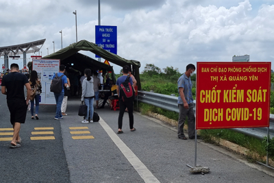 Nhiều người và phương tiện phải quay về khi đến Quảng Ninh